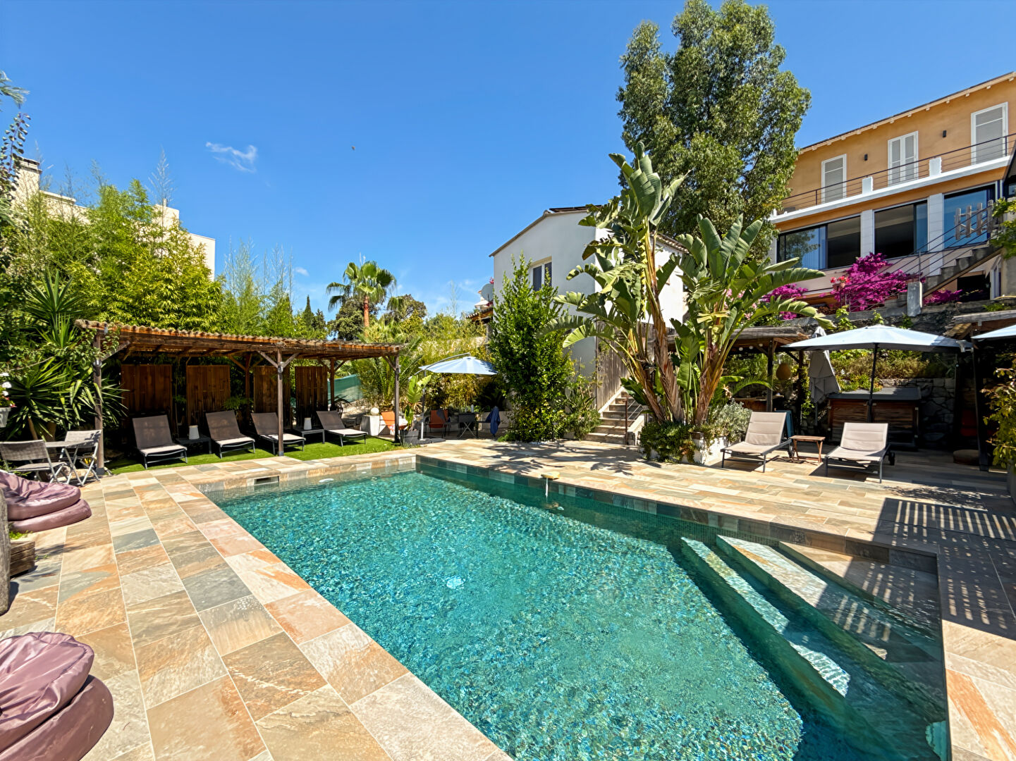 Maison CANNES (06400) 5 pièces 201.41 m²