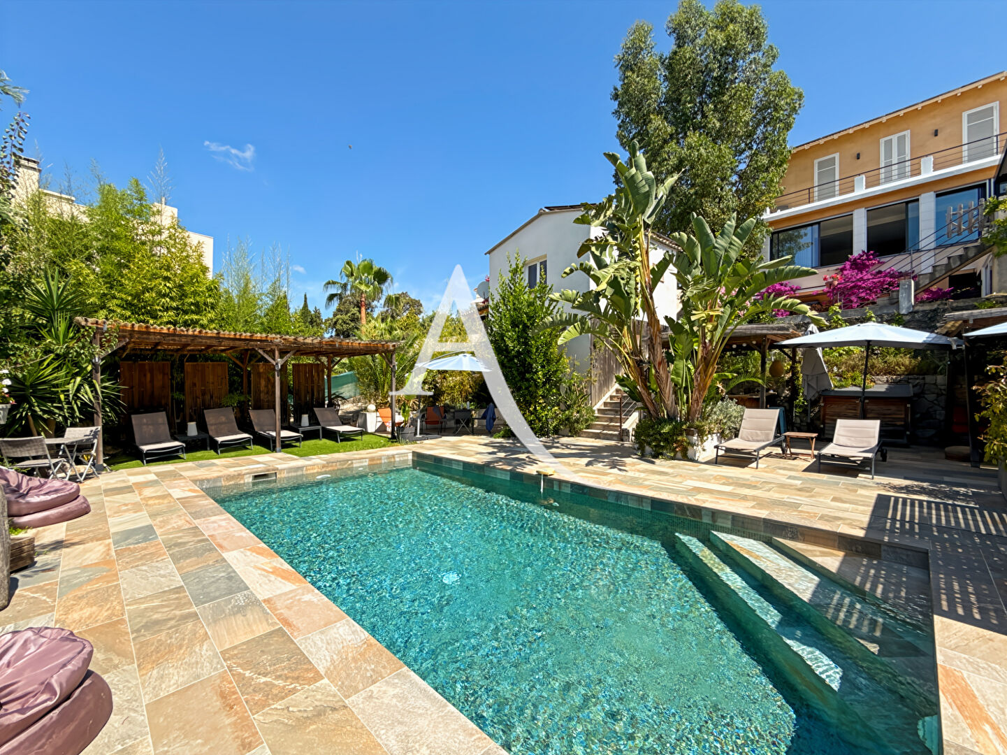 Maison CANNES (06400) 7 pièces 201.41 m²
