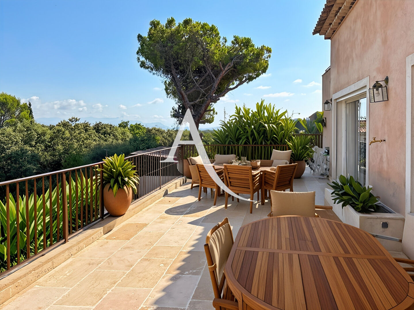 Maison ANTIBES (06160) 10 pi&egrave;ces 295.00 m&sup2;