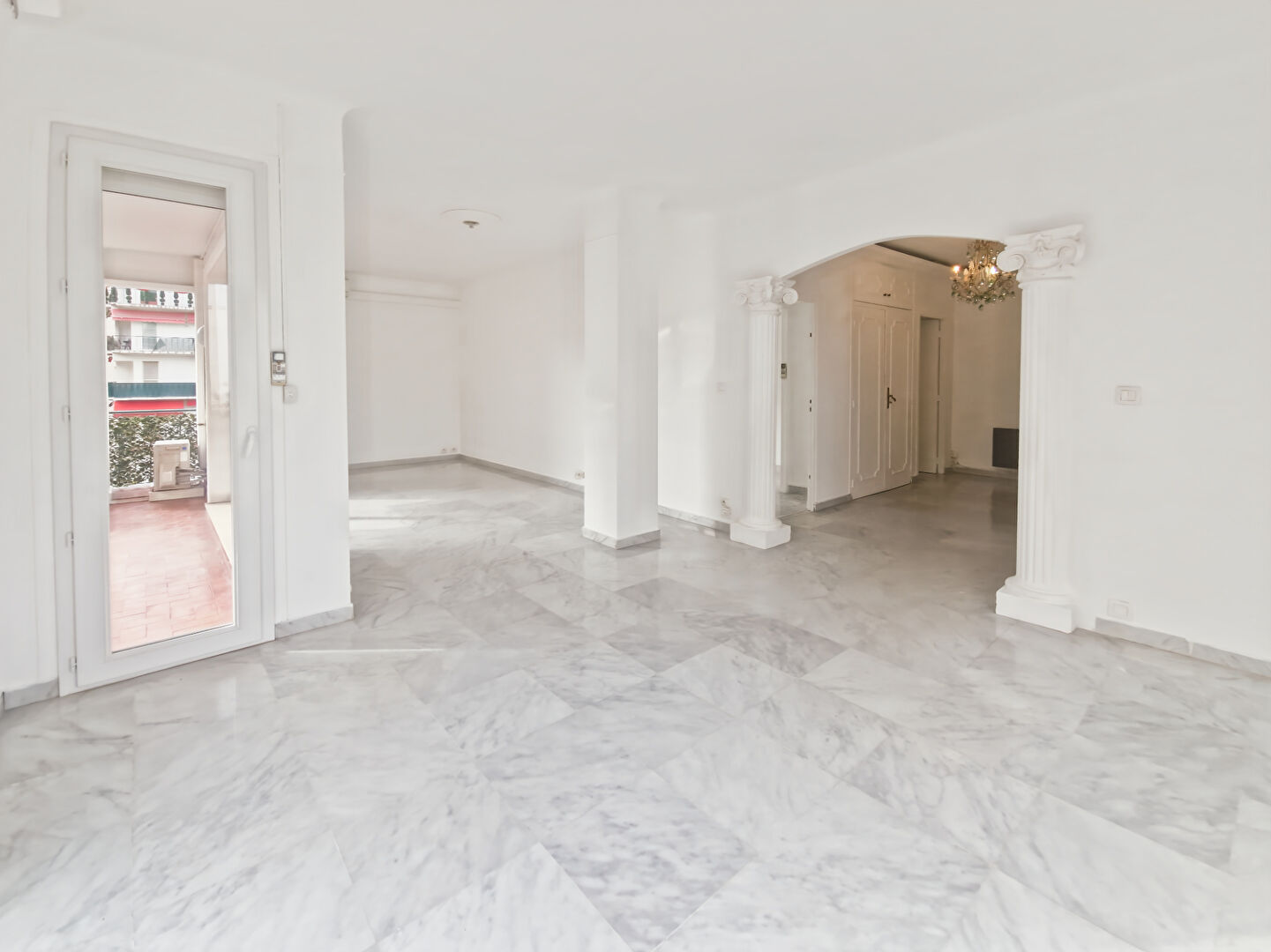 Bureaux CANNES (06400) 77.34 m²