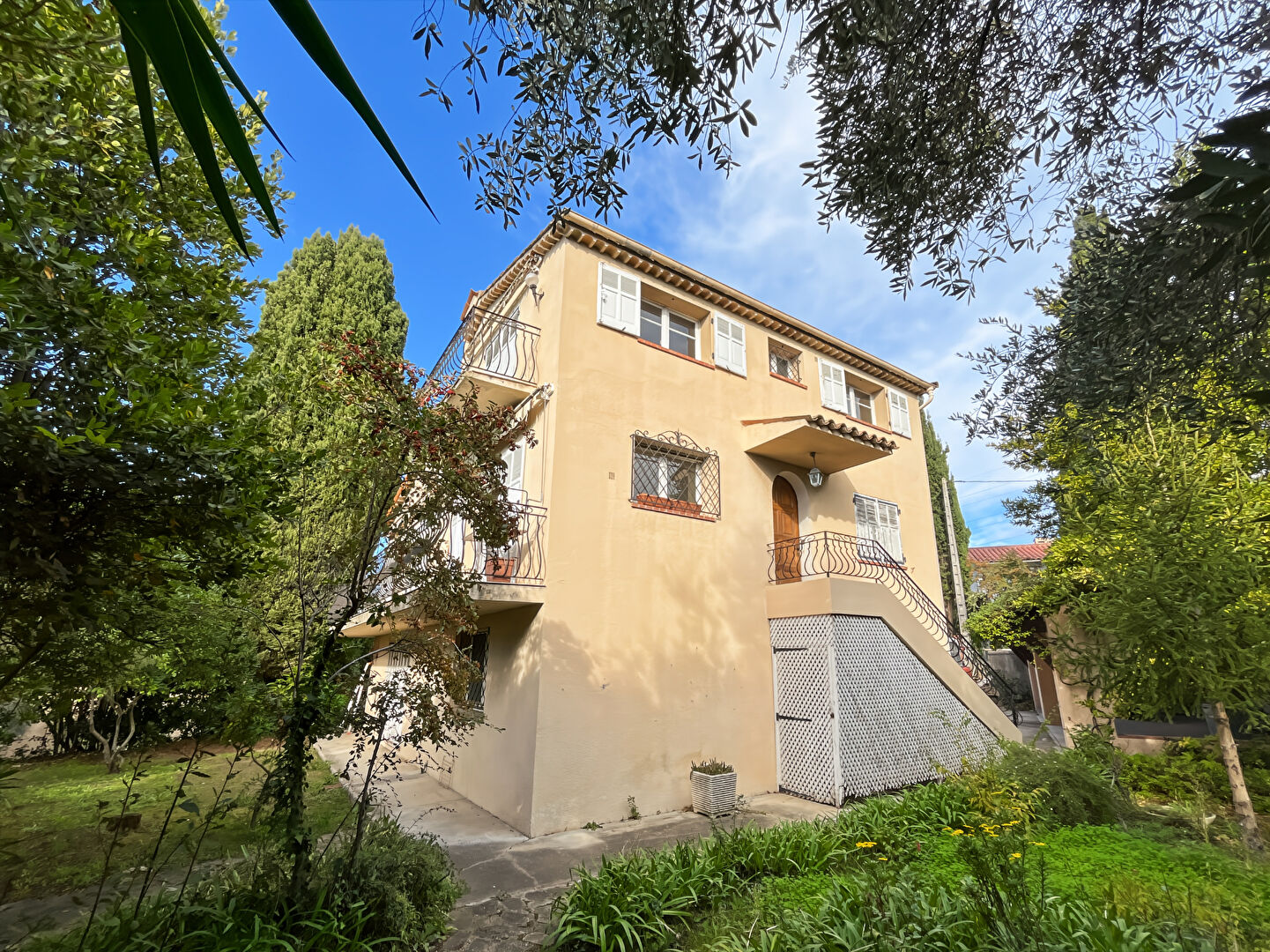 Appartement MOUGINS (06250) 5 pièces 105.00 m²