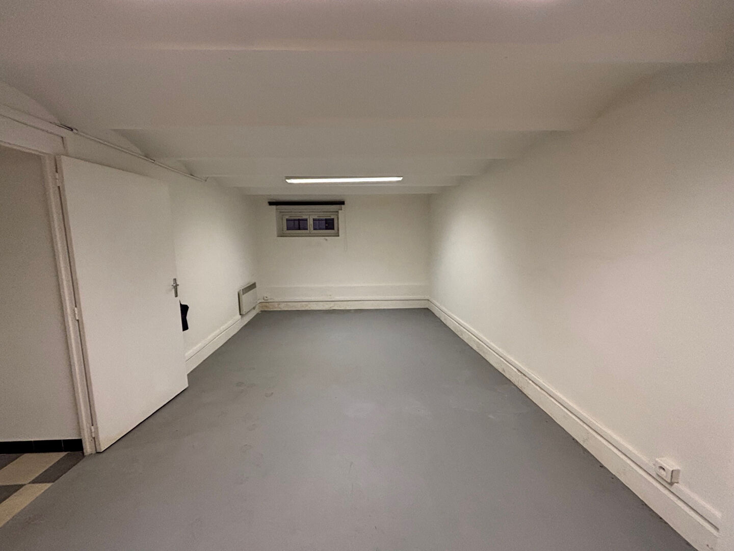 Entrep&ocirc;t / Local industriel CANNES (06400) 99.00 m&sup2;