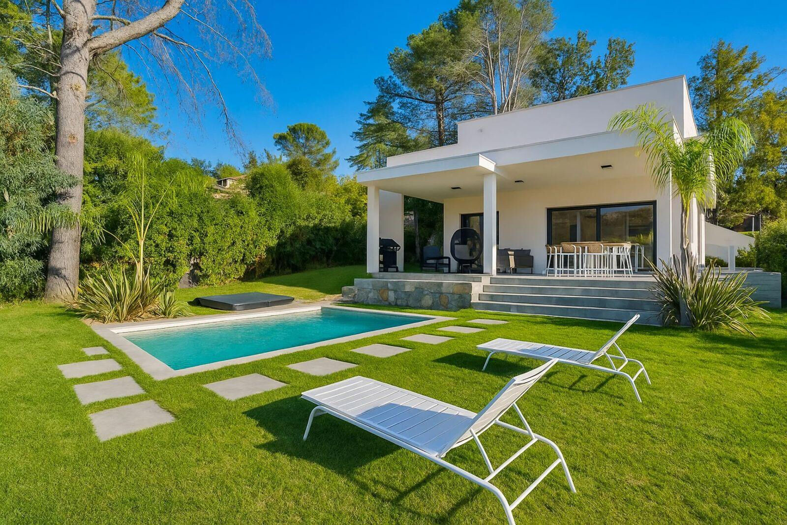 Maison VALBONNE (06560) 5 pi&egrave;ces 220.00 m&sup2;