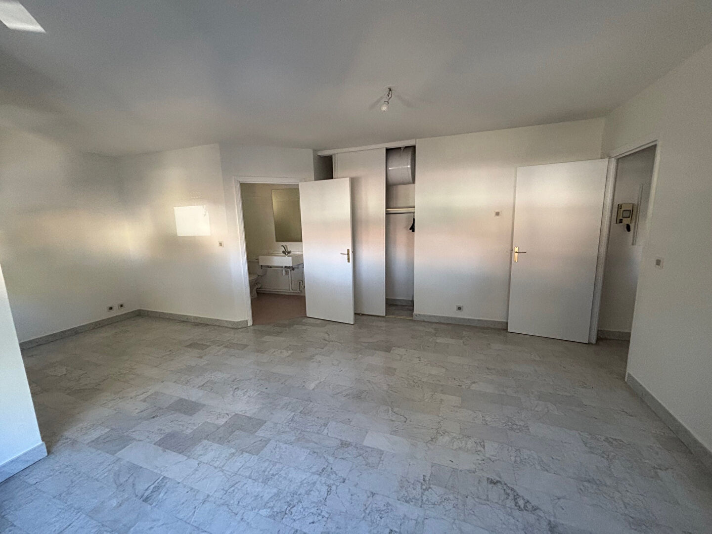 Appartement 1 pièce - 33.65m² - Le Cannet — 33.65 m², salle de bain, cave — photo 8