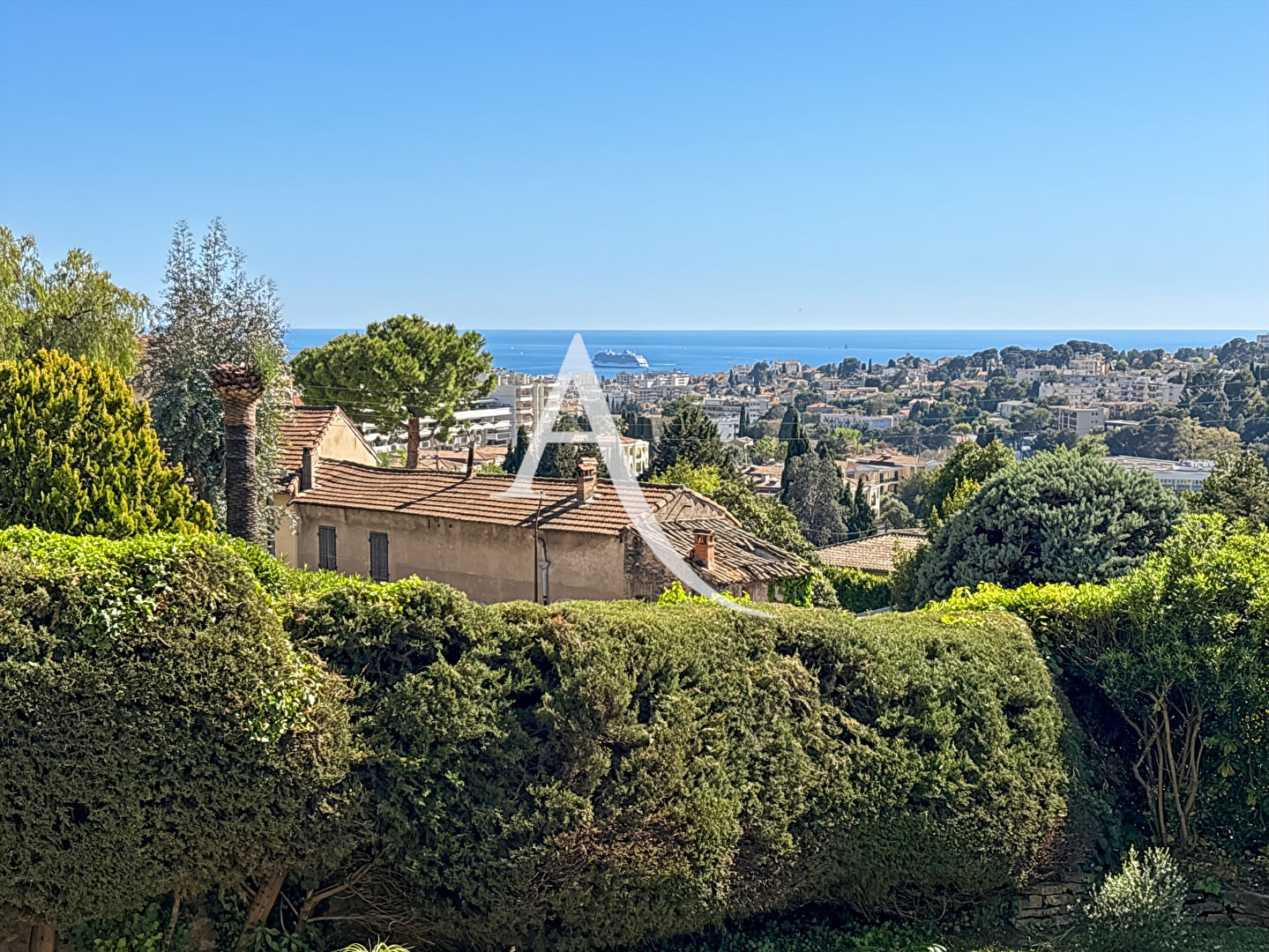 Appartement LE CANNET (06110) 2 pi&egrave;ces 74.00 m&sup2;