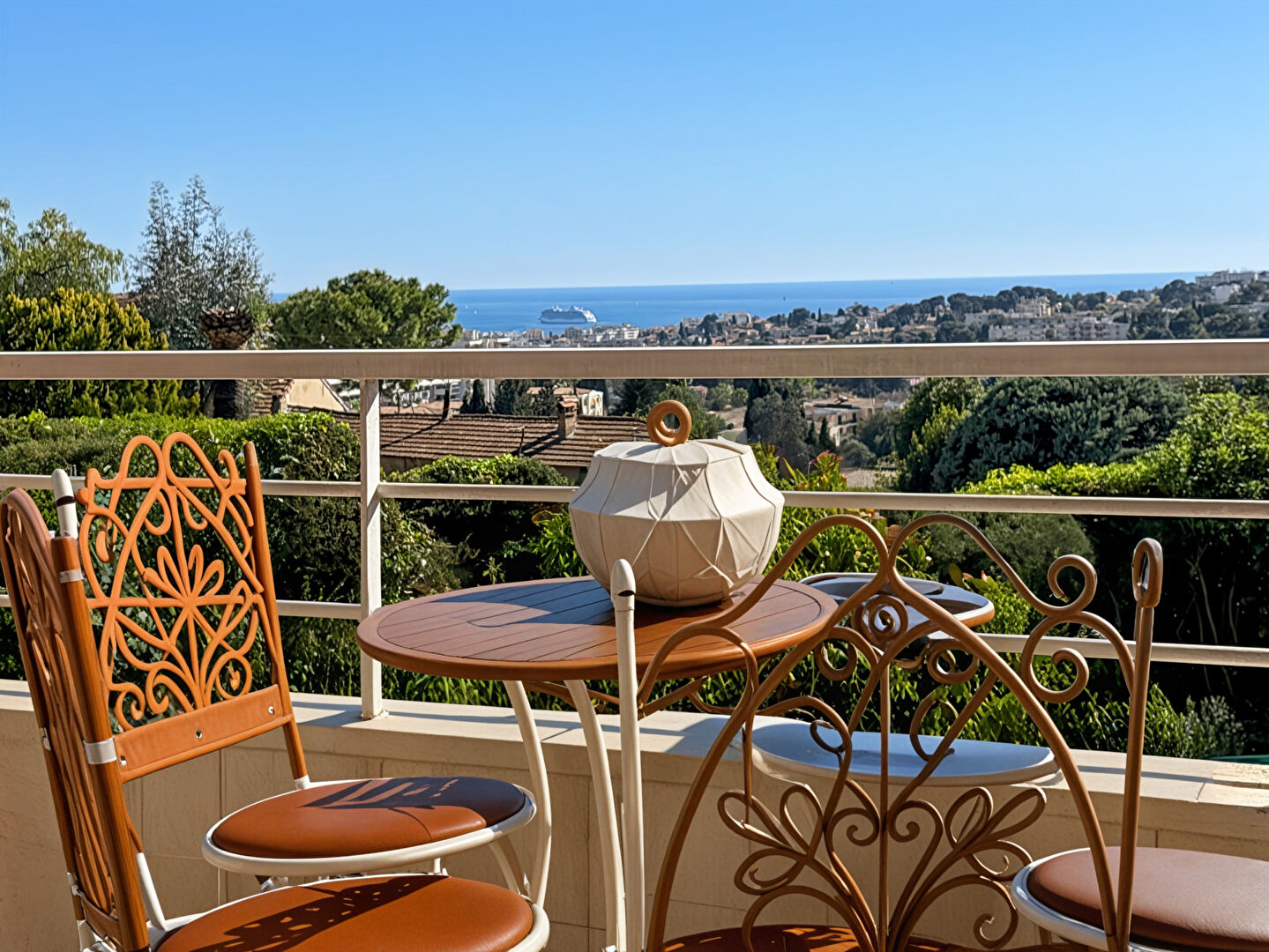 Appartement LE CANNET (06110) 2 pi&egrave;ces 74.00 m&sup2;