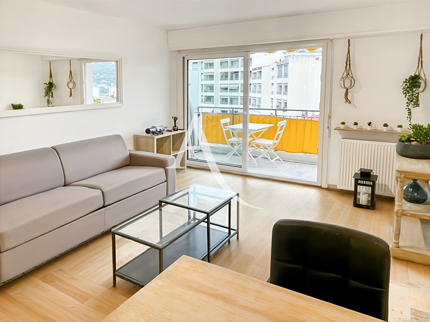 1 Room Apartment - 27.72m² - Le Cannet — 27.72 sqm, terrace, floor top — photo 2