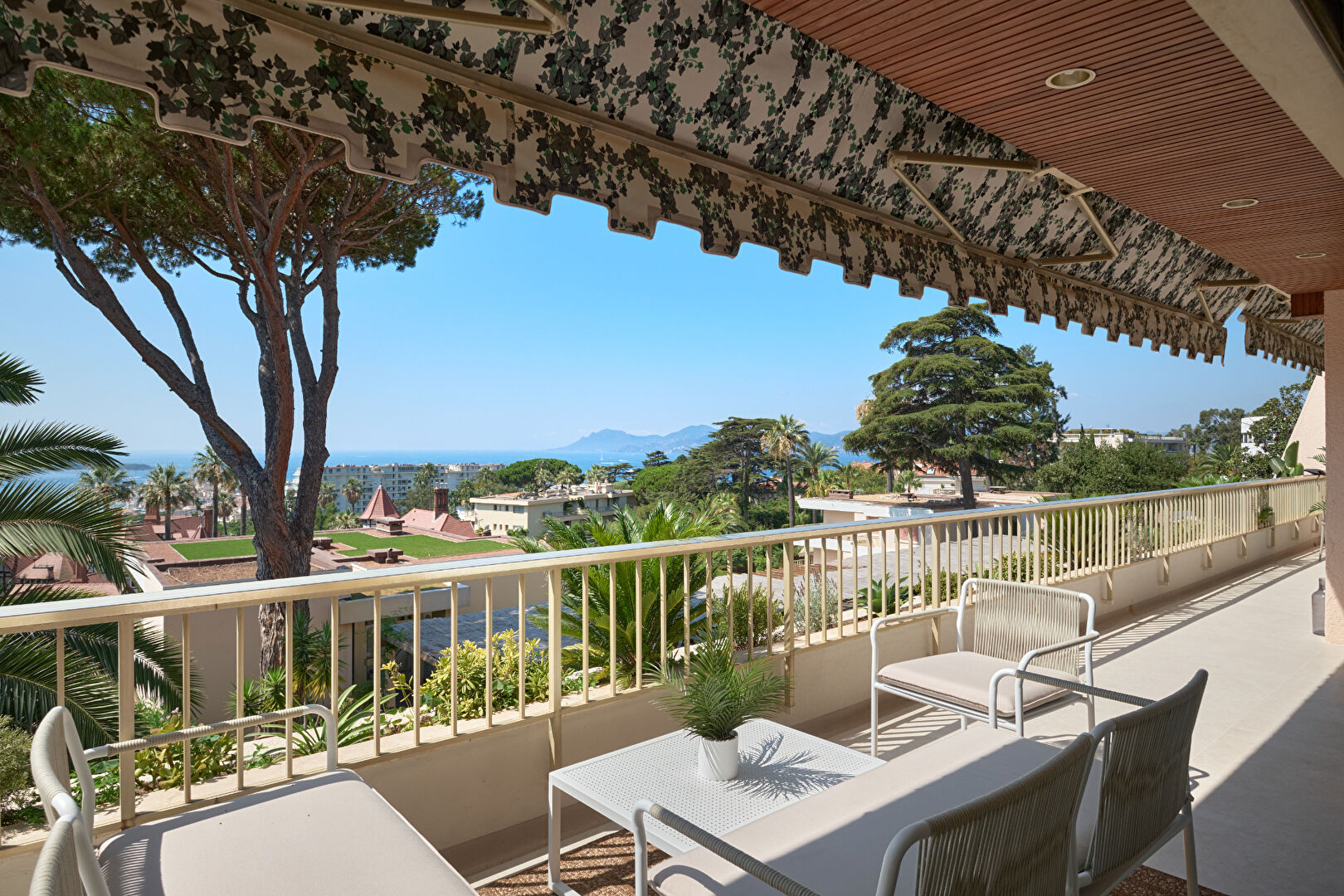 Appartement CANNES (06400) 5 pi&egrave;ces 121.23 m&sup2;