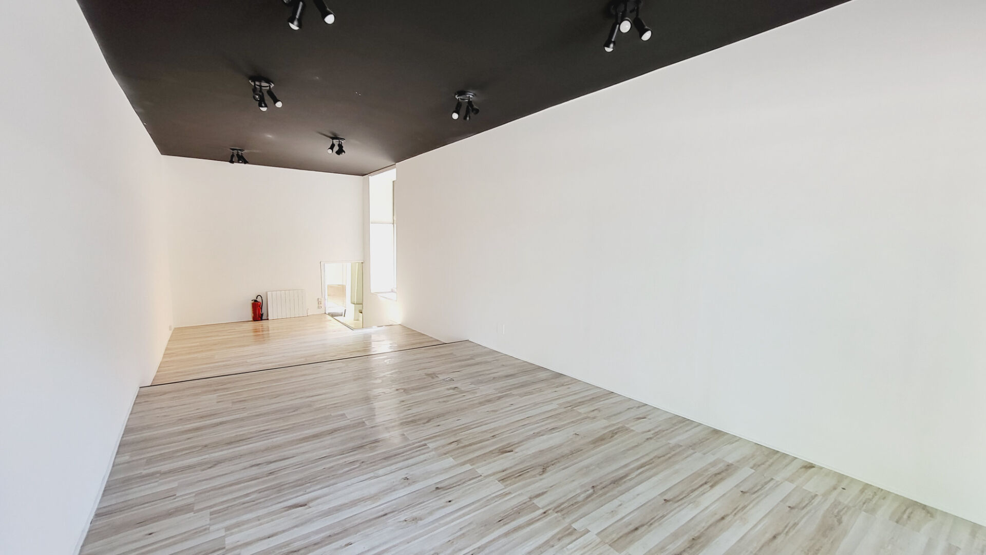 Local commercial CARCASSONNE (11000) 90.28 m&sup2;