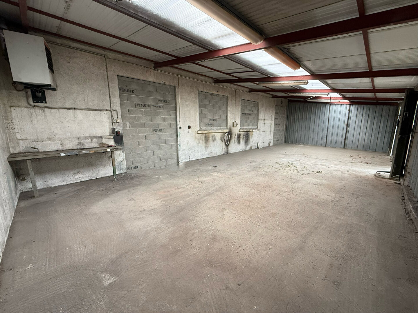 Entrepôt / Local industriel CARCASSONNE (11000) 90.00 m²