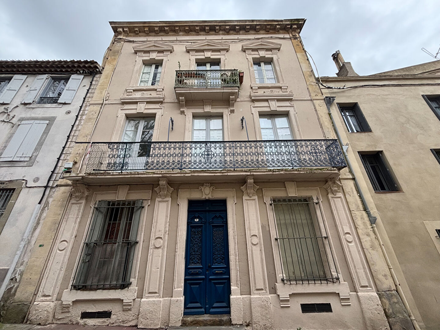 Immeuble CARCASSONNE (11000) 8 pièces 181.00 m²