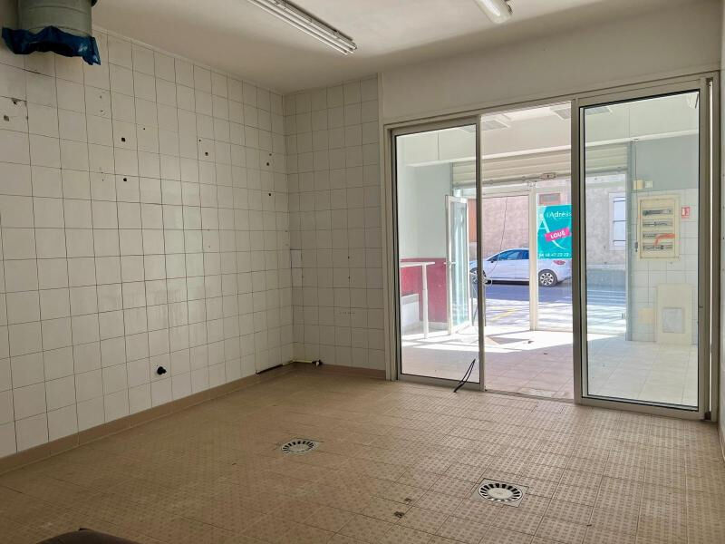 Local commercial CARCASSONNE (11000) 60.00 m²