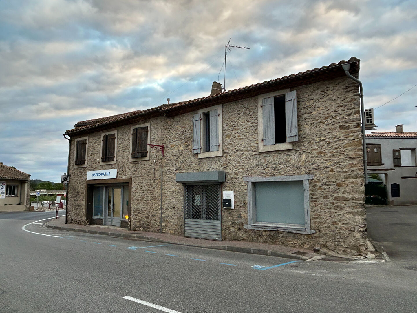 Immeuble TREBES (11800) 190.00 m²