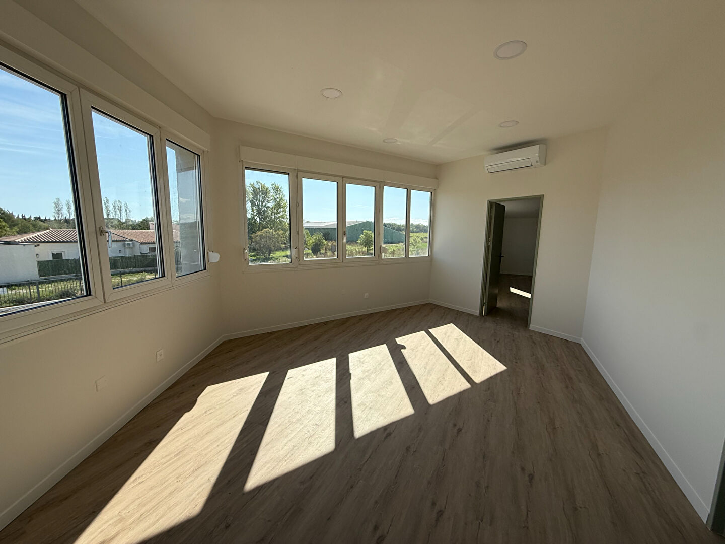 Bureaux VILLESEQUELANDE (11170) 98.00 m&sup2;