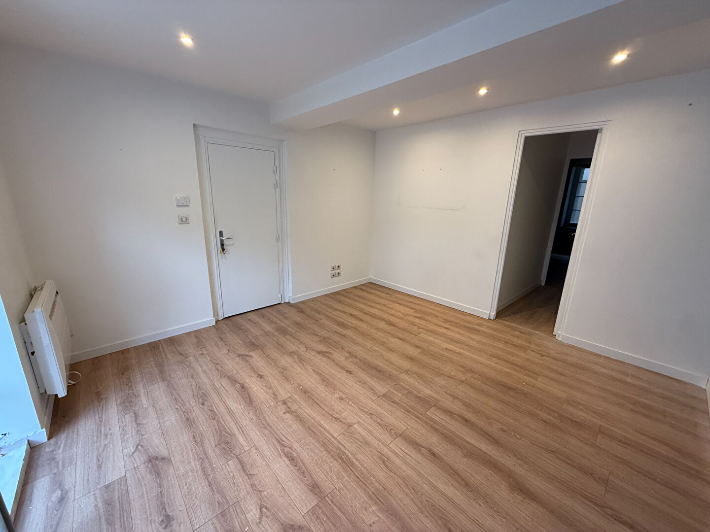 Bureaux CARCASSONNE (11000) 2 pi&egrave;ces 32.59 m&sup2;