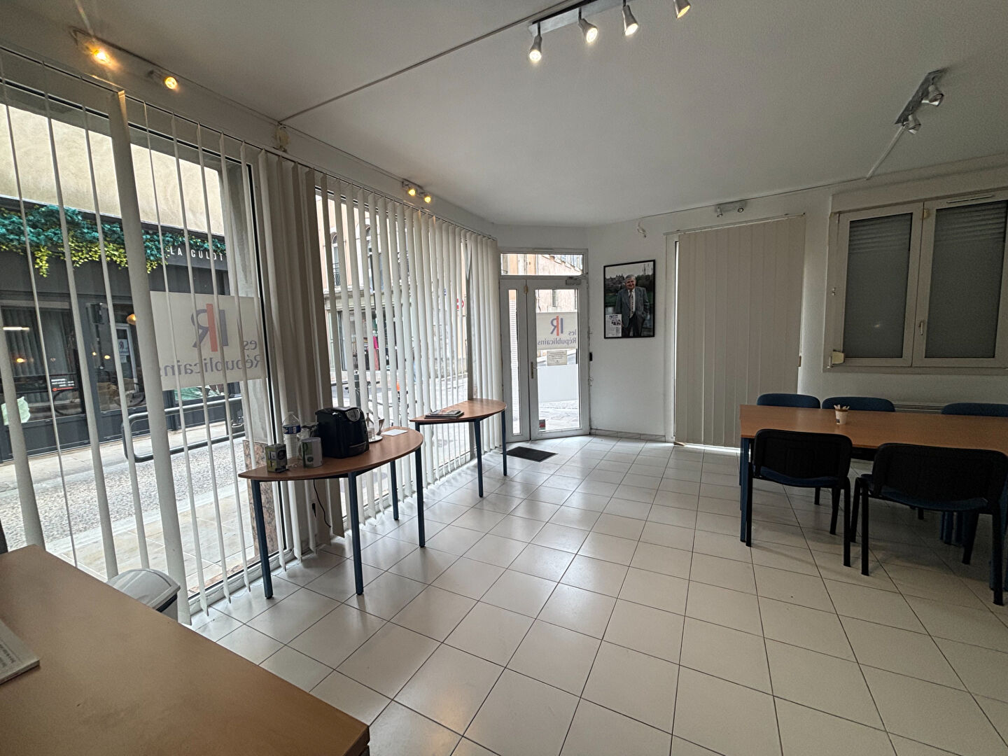 Local commercial CARCASSONNE (11000) 2 pi&egrave;ces 45.00 m&sup2;