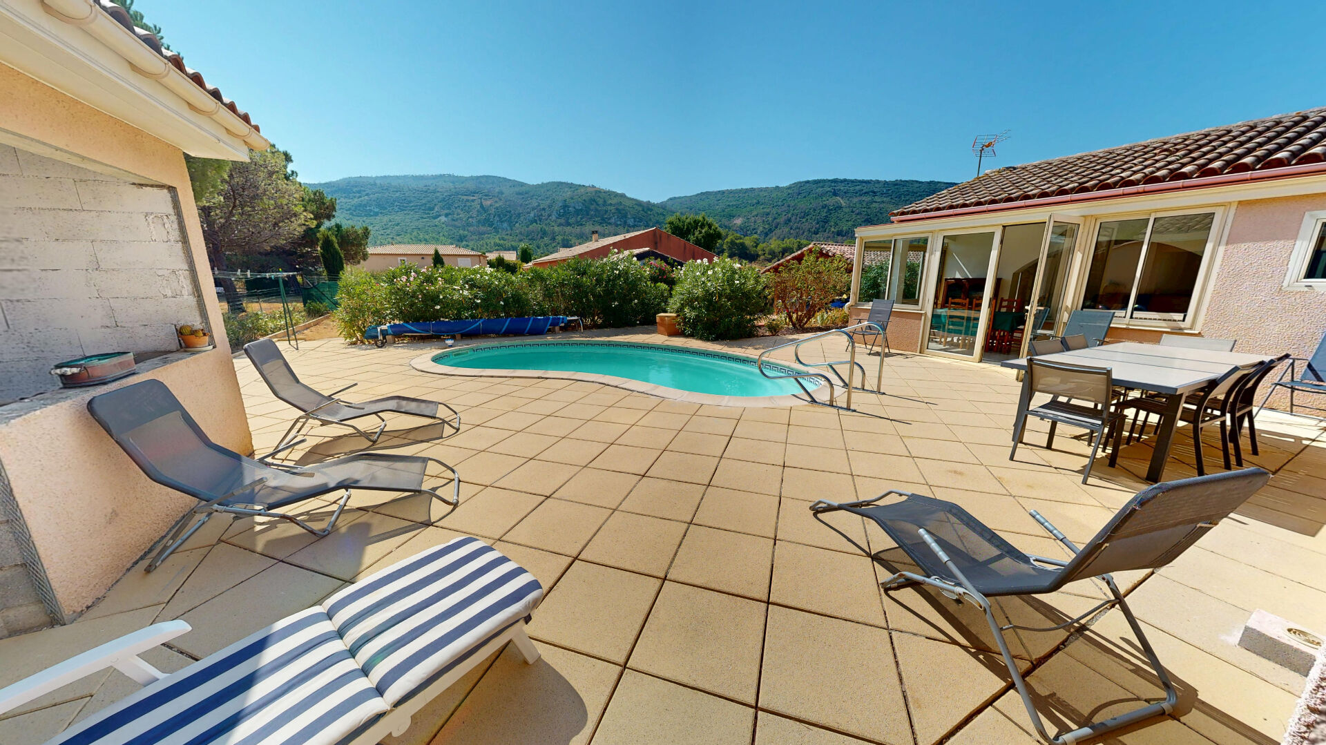 Maison FLOURE (11800) 8 pi&egrave;ces 215.00 m&sup2;