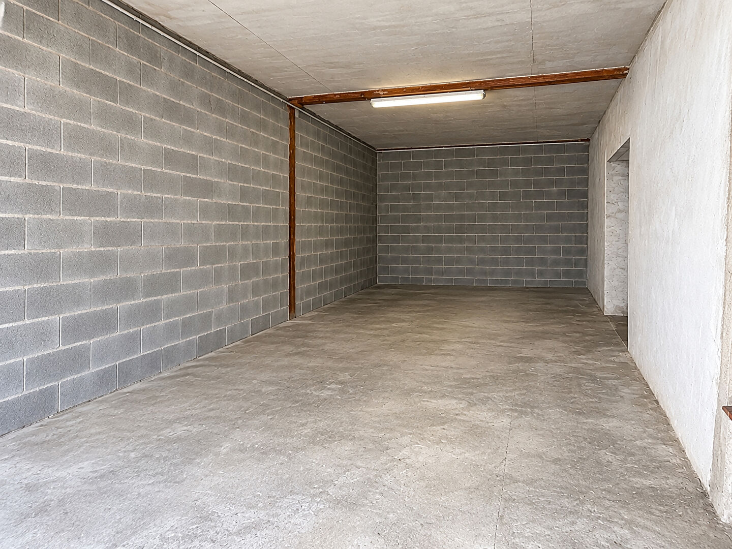 Entrep&ocirc;t / Local industriel CARCASSONNE (11000) 1 pi&egrave;ce 30.00 m&sup2;