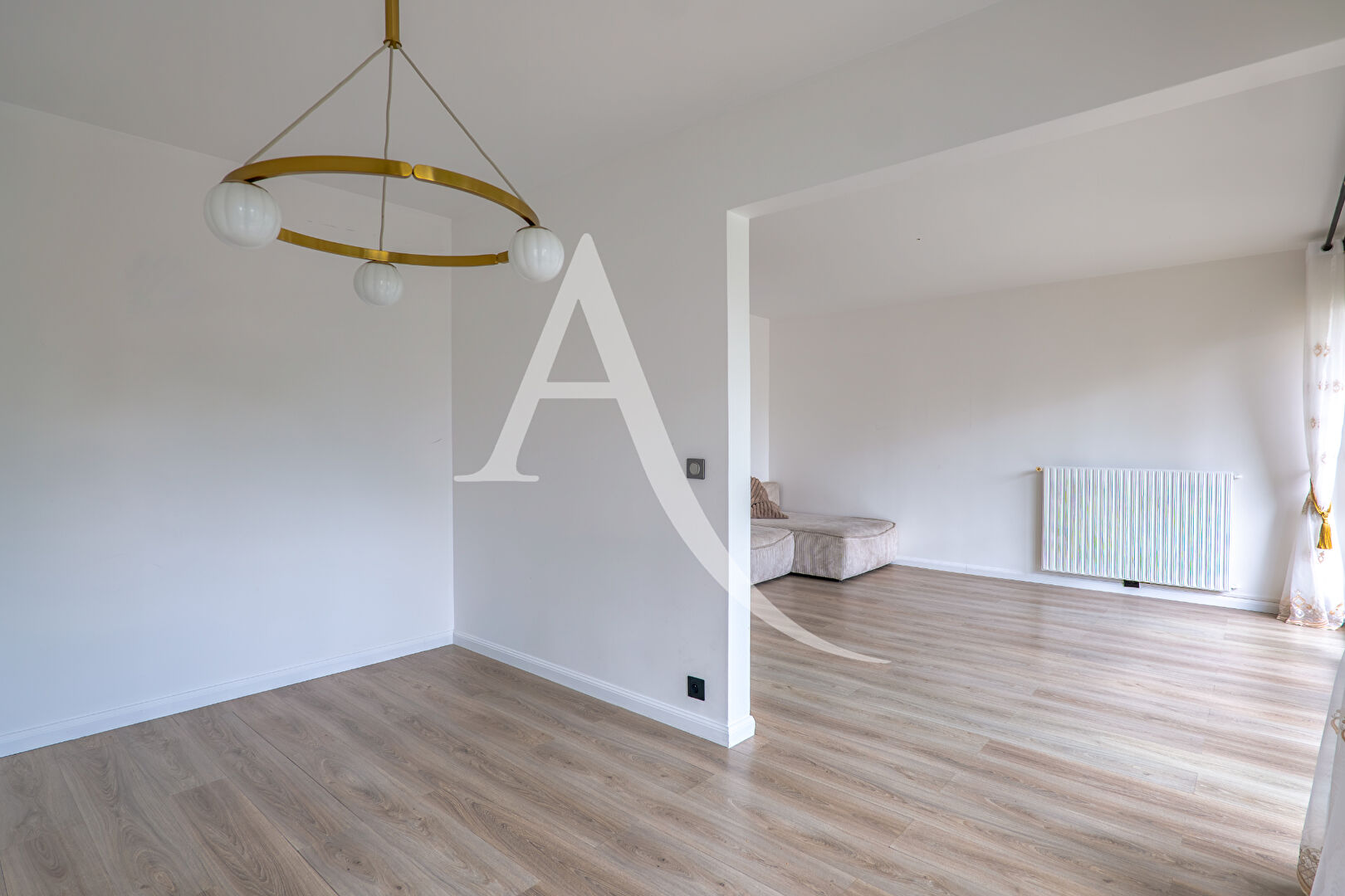 à 4 km de Sucy-en-Brie Exclusif 225 000 € Appartement 4 pièces , 2 chambres 77.42 m² Meublé Avec balcon Voir le bien