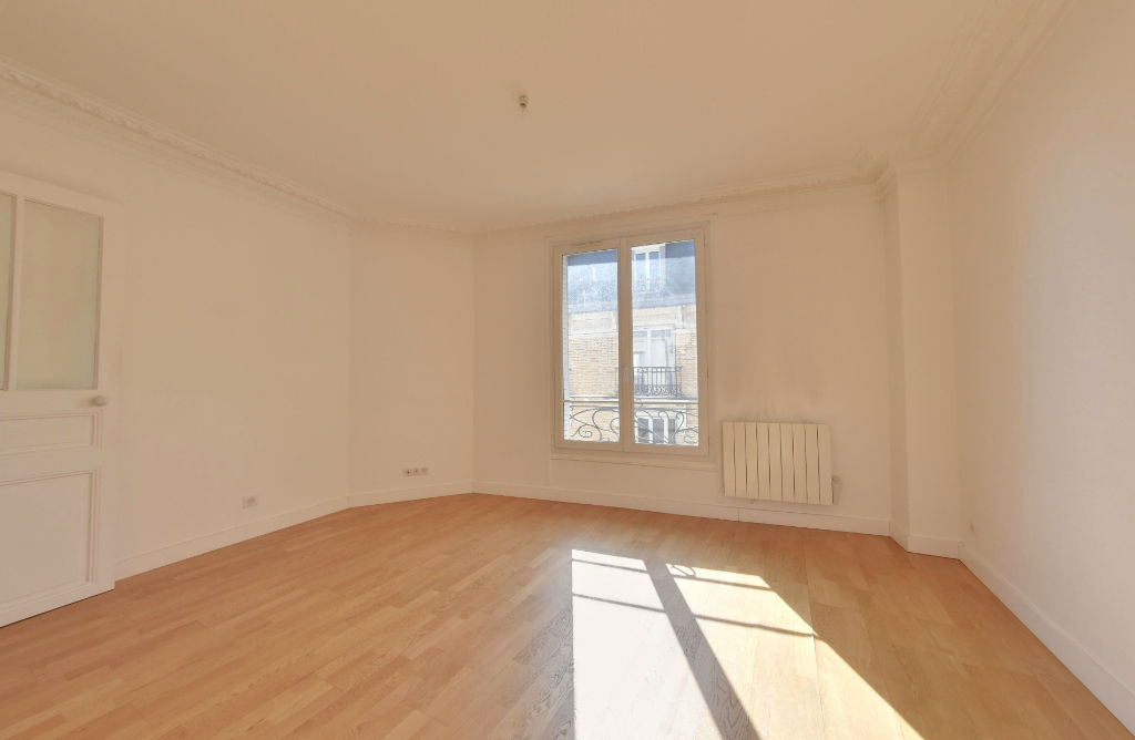 à 6 km de Paris 20 Exclusif 742 € / mois cc Appartement 1 pièce 22.80 m² Voir le bien