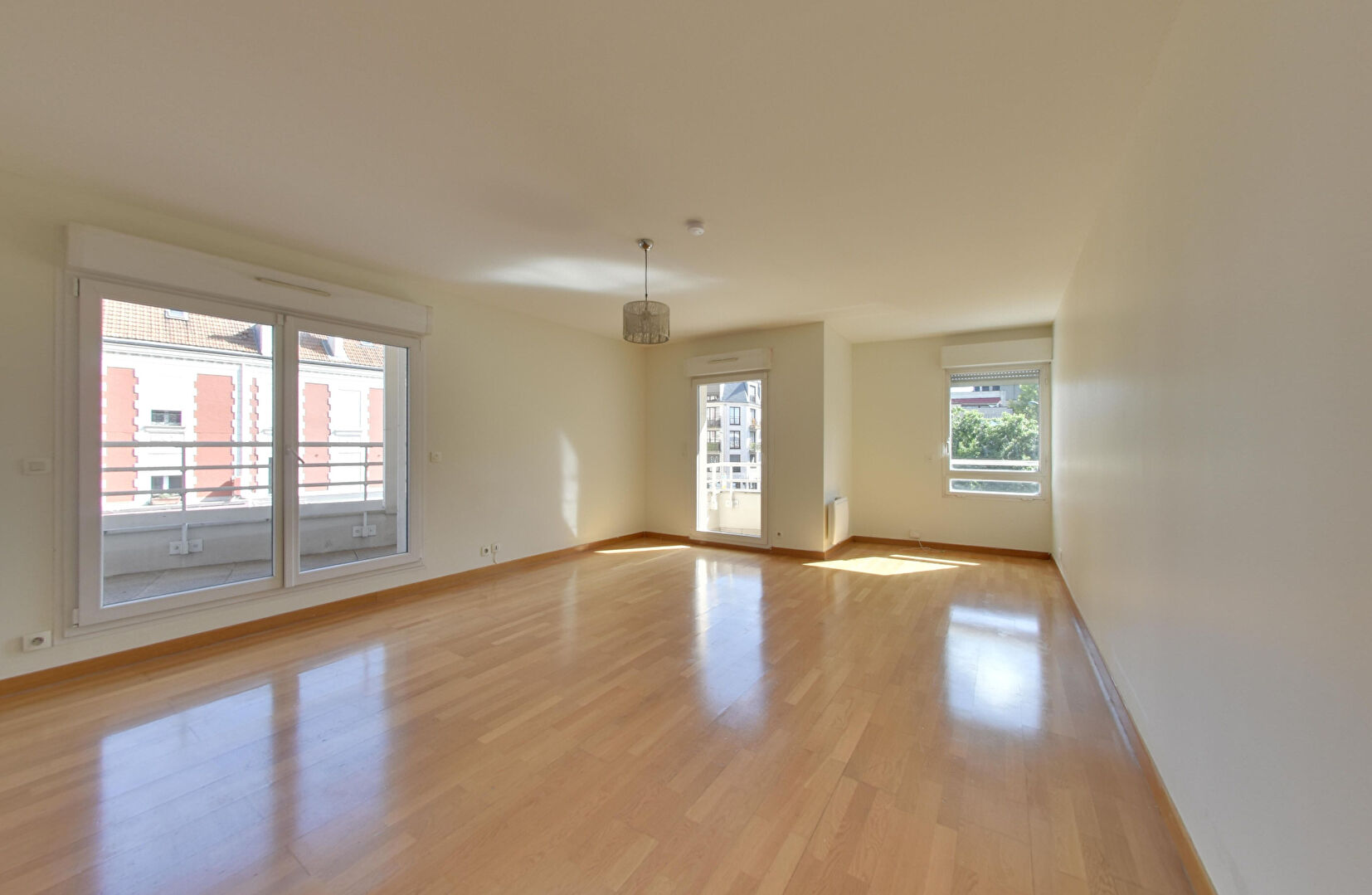 Nogent-sur-Marne (94) 2 000 € / mois cc Appartement 4 pièces , 3 chambres 88.70 m² Avec balcon Voir le bien
