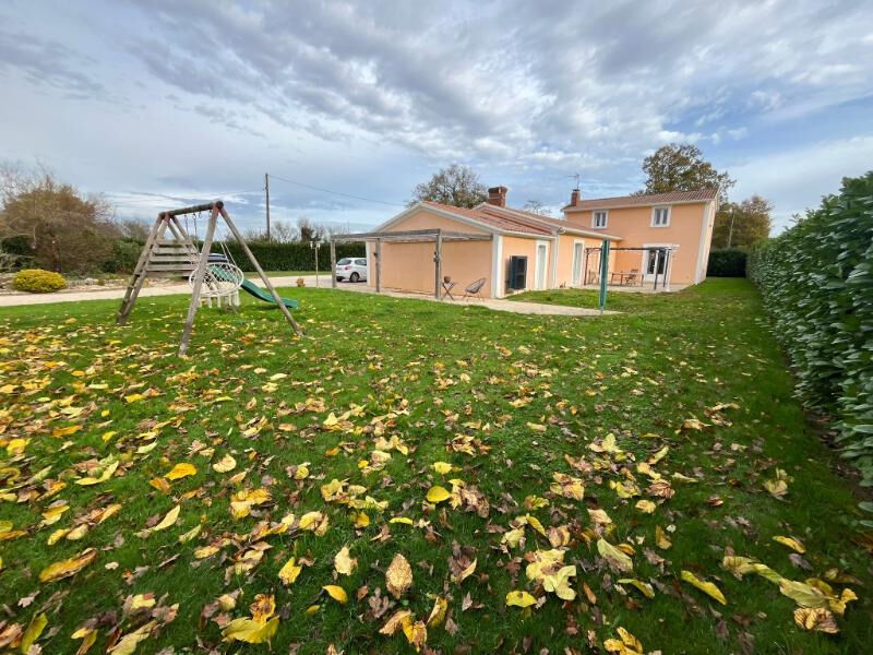 Maison LA ROCHE SUR YON (85000) 5 pièces 151.00 m²