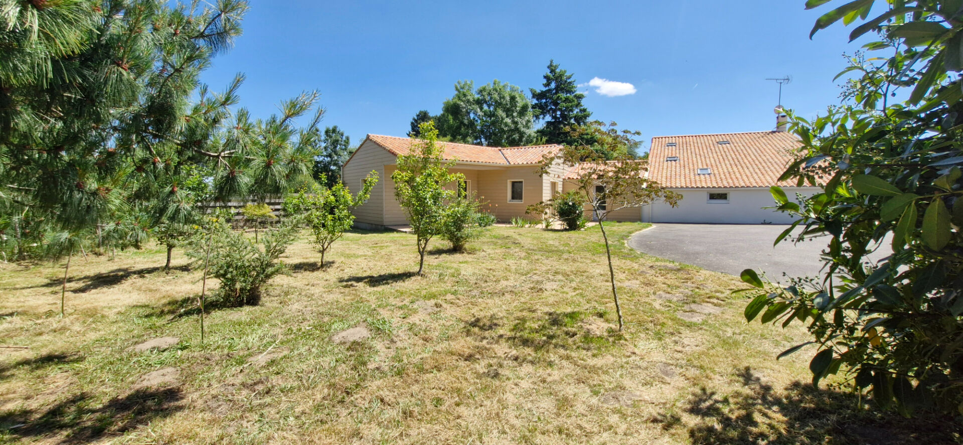 Maison LA ROCHE SUR YON (85000) 8 pièces 203.00 m²