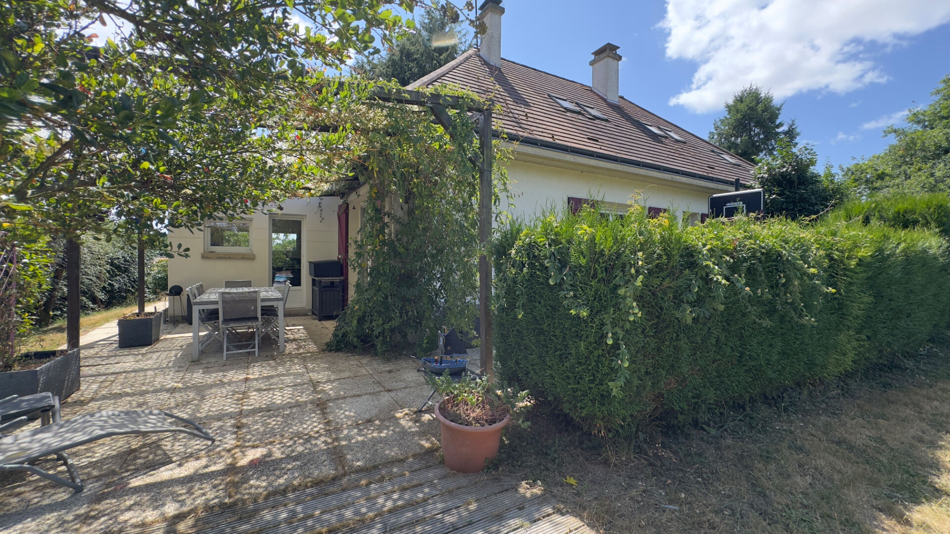 Maison LA ROCHE SUR YON (85000) 7 pi&egrave;ces 153.00 m&sup2;