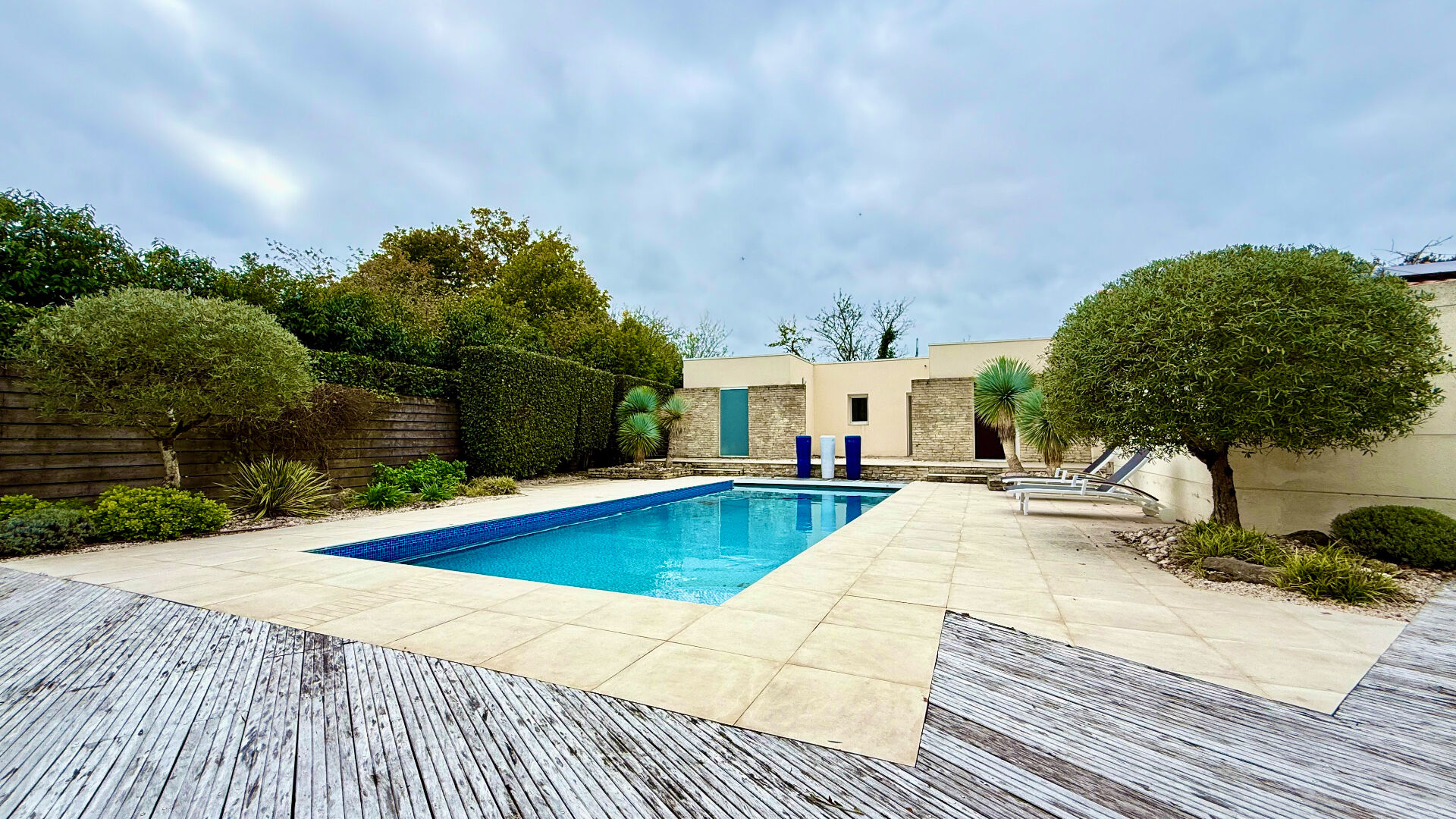 Maison LA ROCHE SUR YON (85000) 5 pièces 236.00 m²