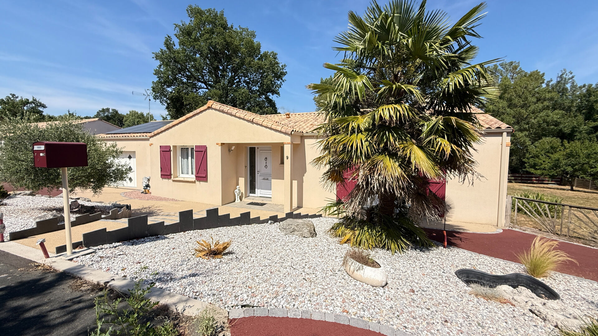 Maison LA ROCHE SUR YON (85000) 7 pi&egrave;ces 140.00 m&sup2;