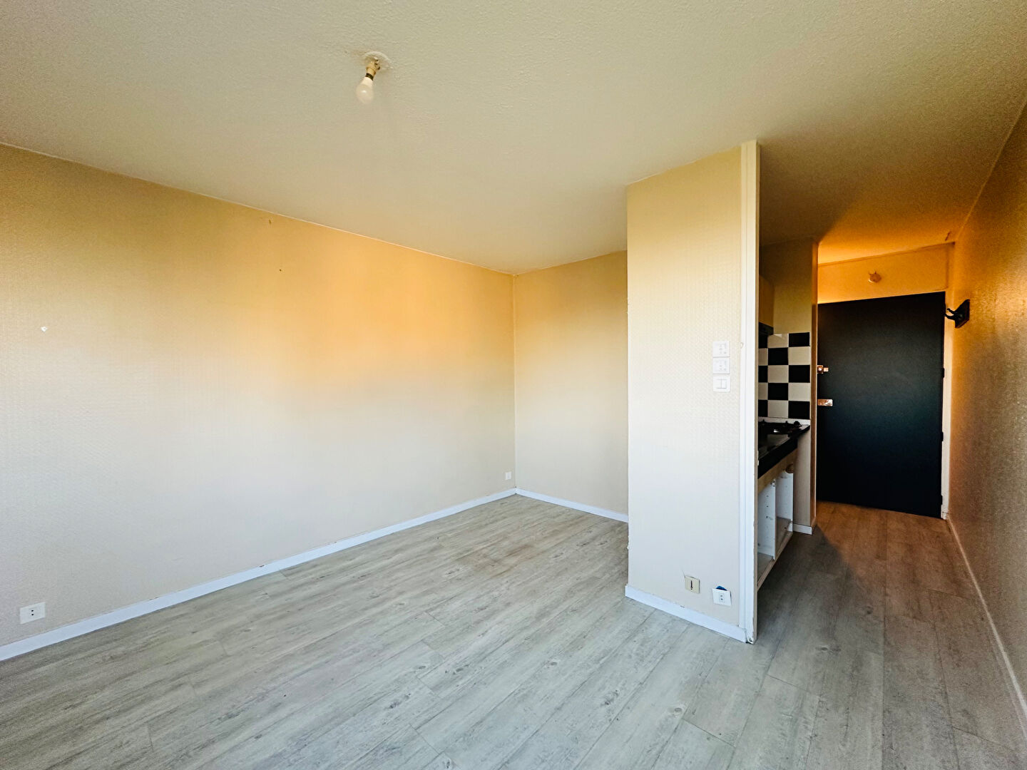 Appartement LA ROCHE SUR YON (85000) 1 pi&egrave;ce 21.35 m&sup2;