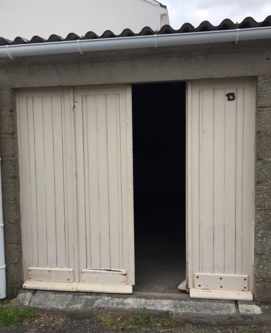 Parking / box LA ROCHE SUR YON (85000) 1 pi&egrave;ce 16.25 m&sup2;