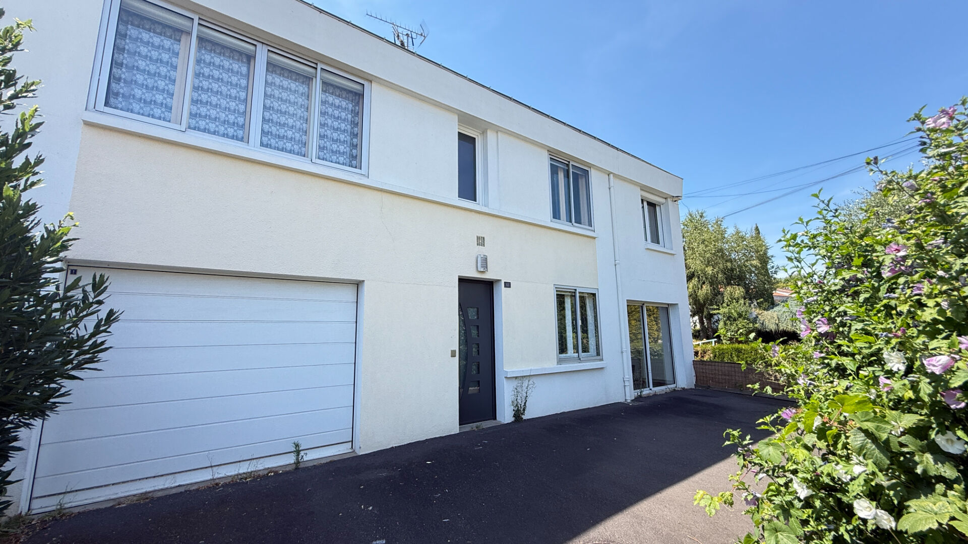 Maison LA ROCHE SUR YON (85000) 9 pi&egrave;ces 170.00 m&sup2;