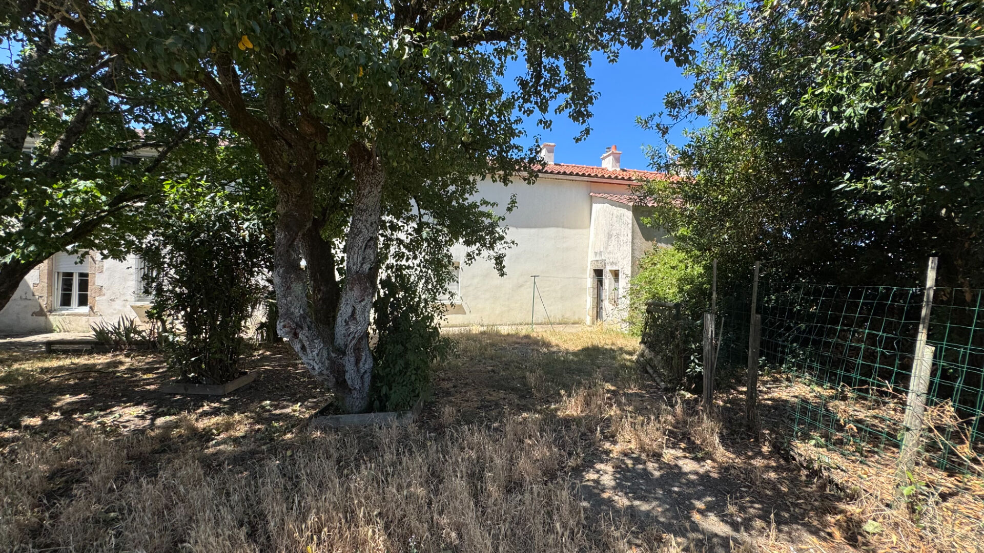 Maison LA ROCHE SUR YON (85000) 4 pi&egrave;ces 550.00 m&sup2;