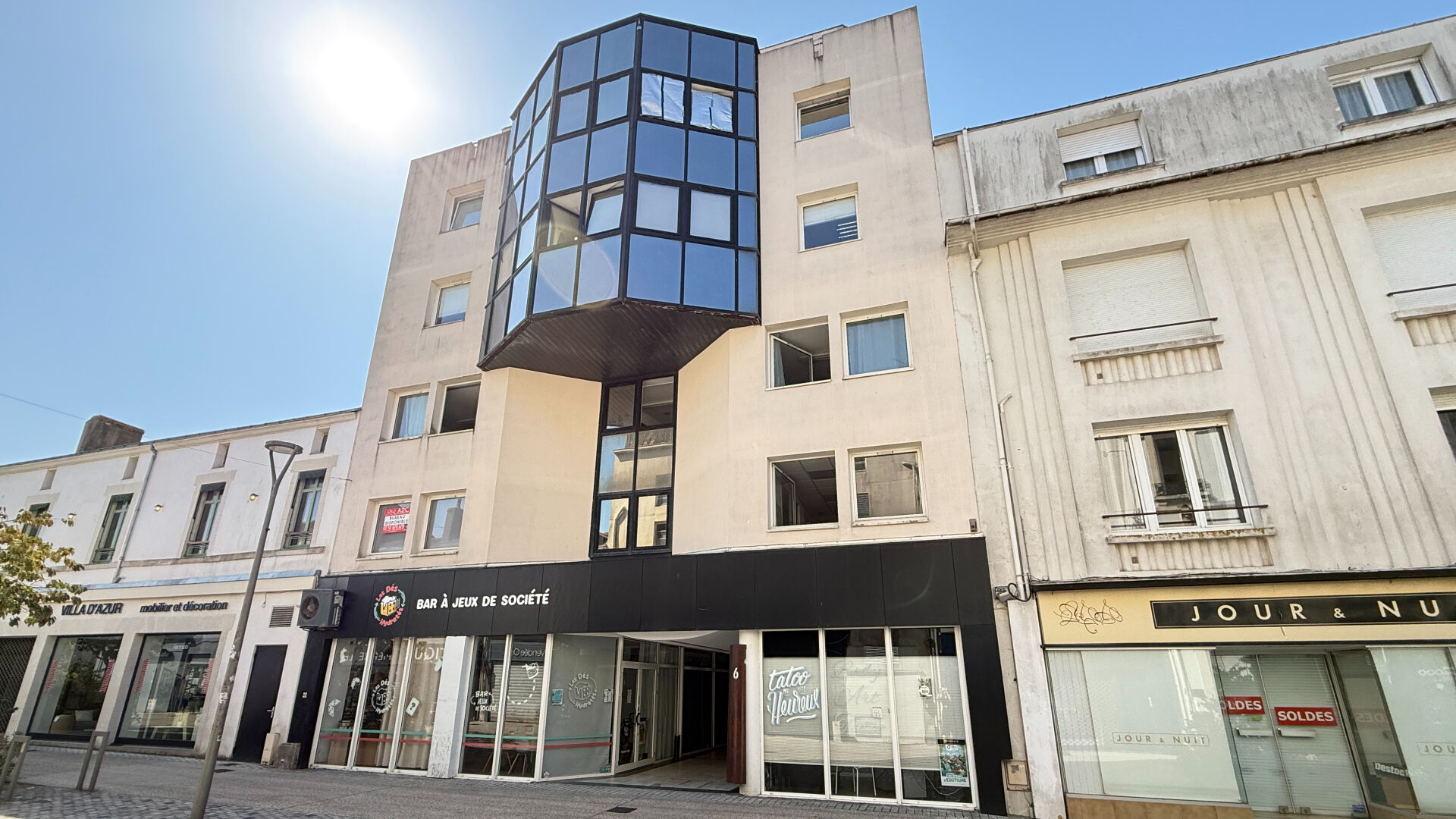 Local commercial LA ROCHE SUR YON (85000) 200.00 m&sup2;