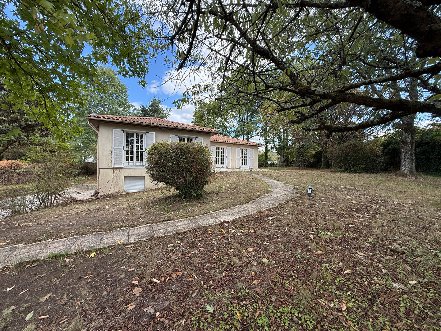 Maison LA ROCHE SUR YON (85000) 7 pi&egrave;ces 140.00 m&sup2;