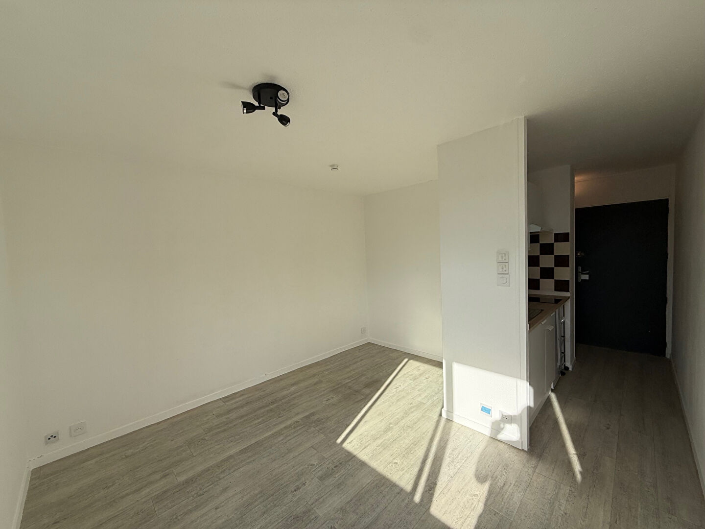 Appartement LA ROCHE SUR YON (85000) 1 pi&egrave;ce 21.25 m&sup2;