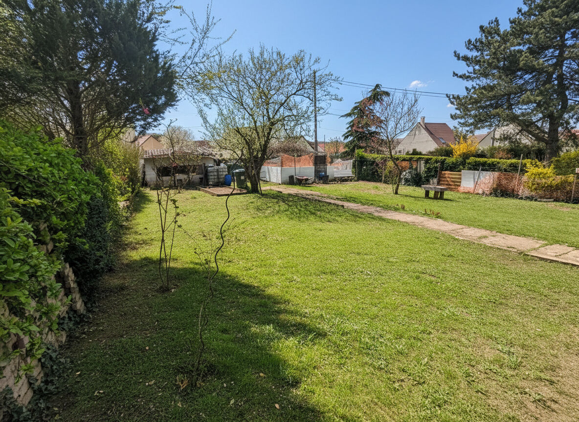 Terrain TRILPORT (77470) 329.00 m&sup2;