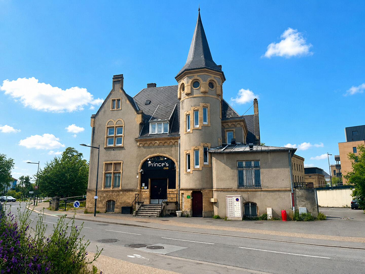 Local commercial THIONVILLE (57100) 640.00 m&sup2;