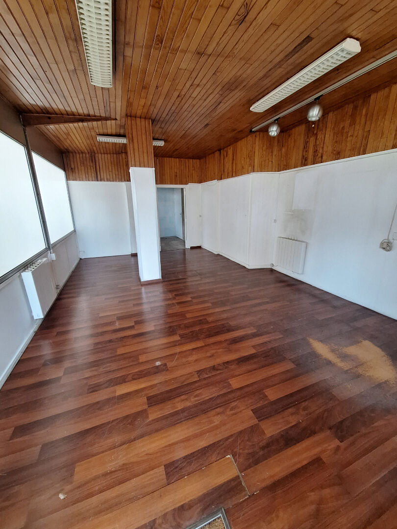 Local commercial CHELLES (77500) 3 pi&egrave;ces 123.49 m&sup2;