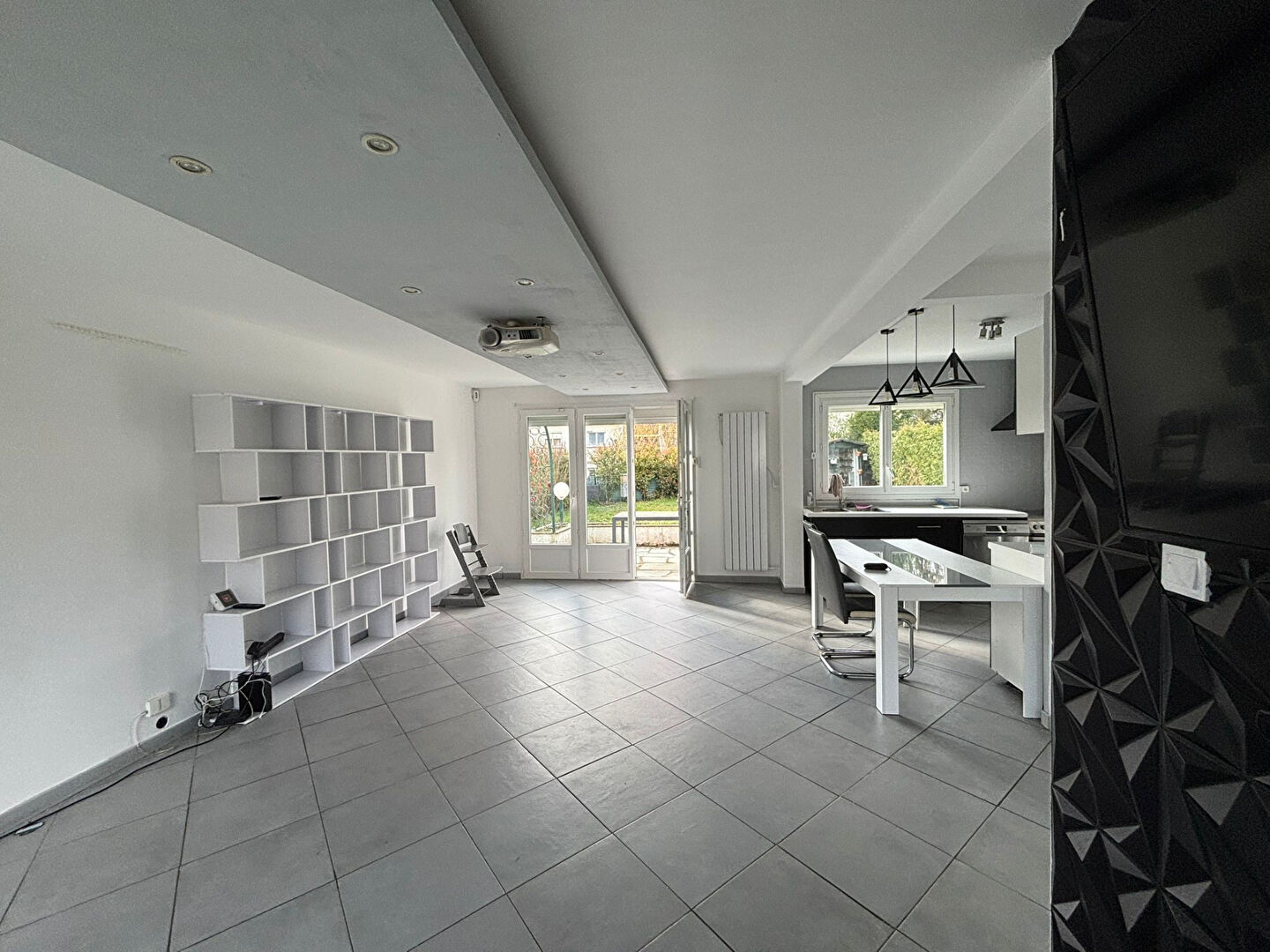 à 50 km de Levallois-Perret 1 380 € / mois cc Maison 4 pièces , 3 chambres 81.64 m² Meublé Avec jardin, terrasse Voir le bien