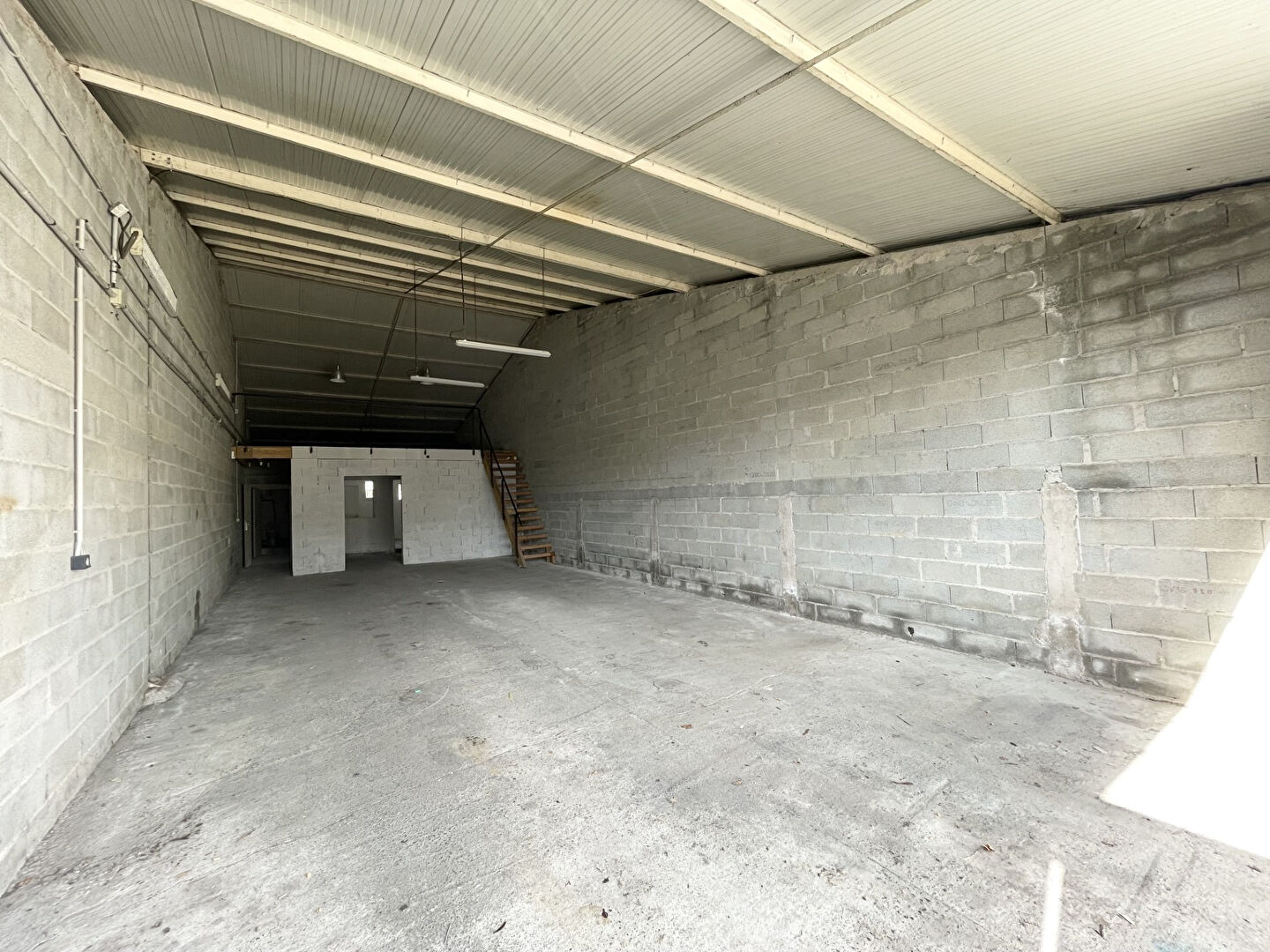 Local commercial CORNEBARRIEU (31700) 136.00 m²