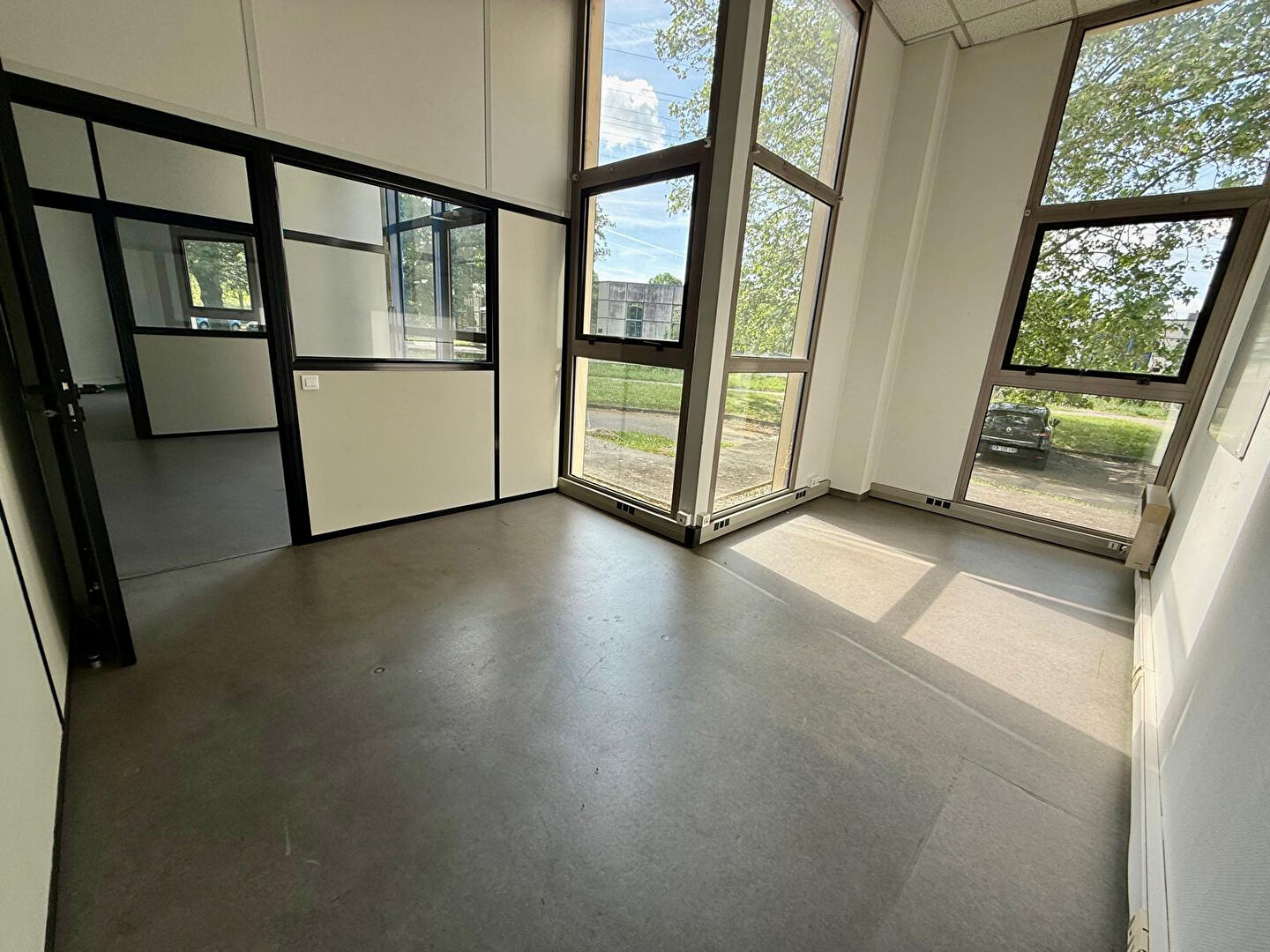 Local commercial LABEGE (31670) 73.00 m&sup2;