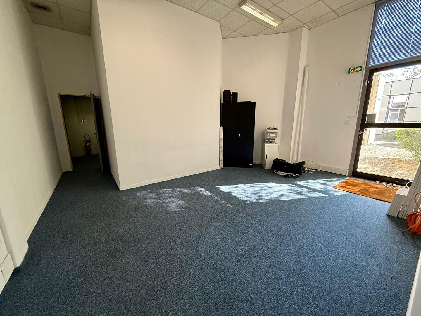 Local commercial LABEGE (31670) 2 pi&egrave;ces 60.00 m&sup2;