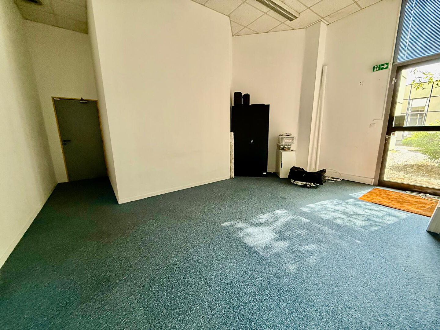 Local commercial LABEGE (31670) 2 pi&egrave;ces 60.00 m&sup2;