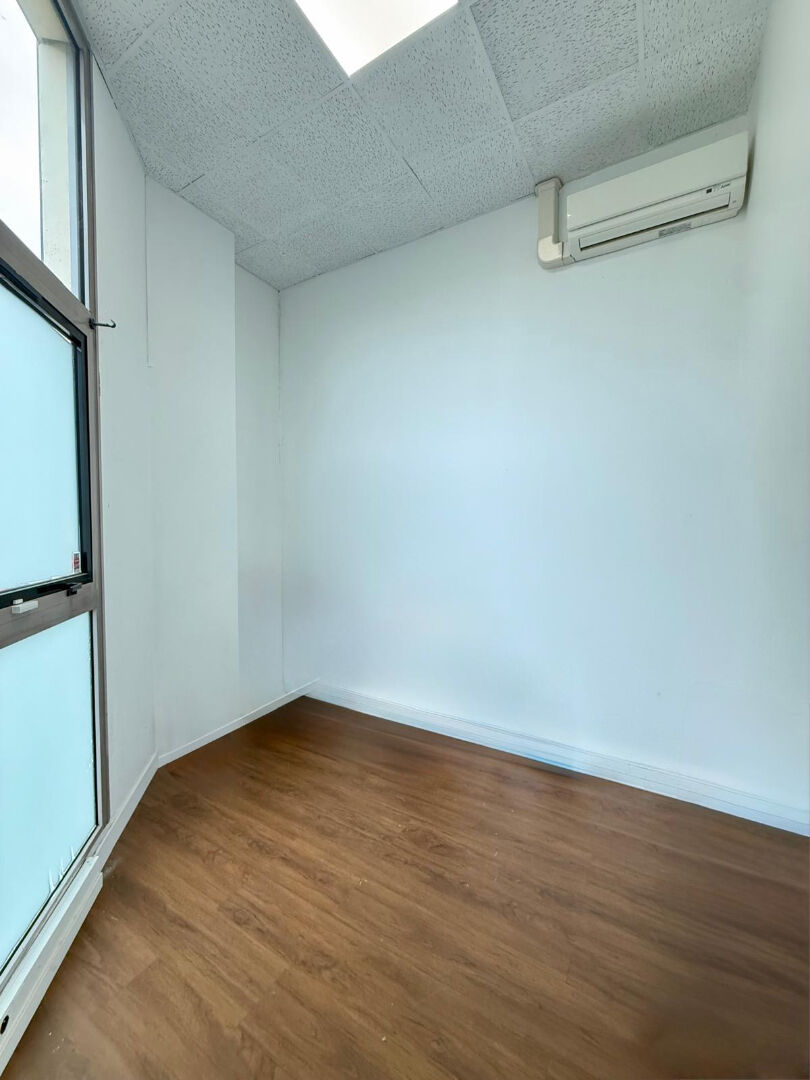 Local commercial LABEGE (31670) 43.00 m&sup2;