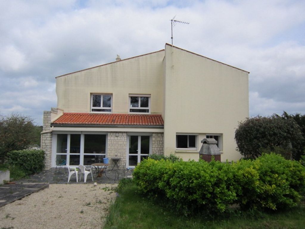 Maison LONGEVES (85200) 5 pièces 120.00 m²