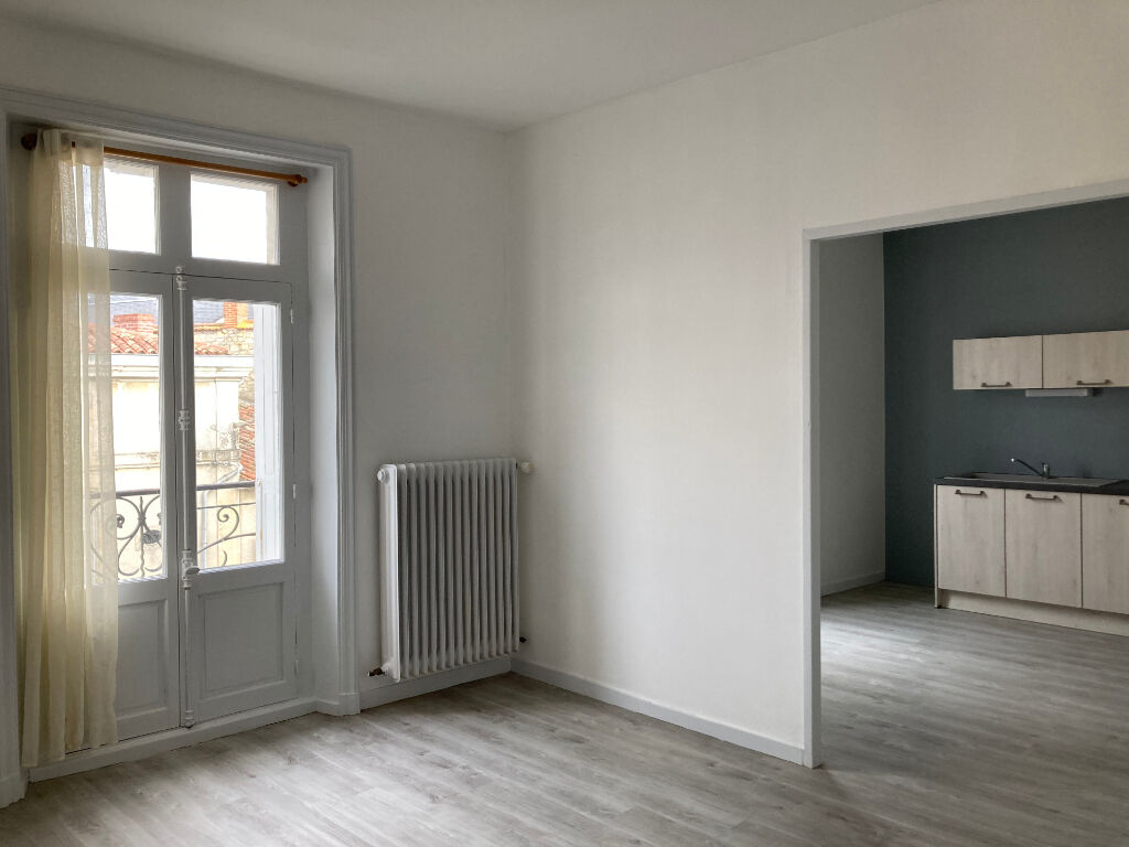 Appartement FONTENAY LE COMTE (85200) 2 pièces 52.00 m²