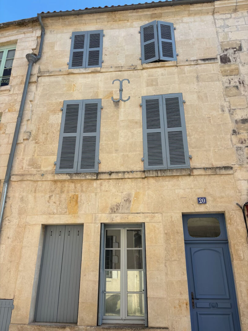 Immeuble FONTENAY LE COMTE (85200) 9 pi&egrave;ces 154.15 m&sup2;