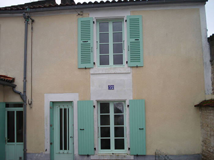 Maison FONTENAY LE COMTE (85200) 3 pi&egrave;ces 86.00 m&sup2;